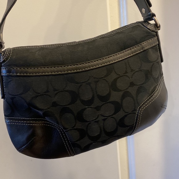 Coach shoulder purse - Picture 3 of 3